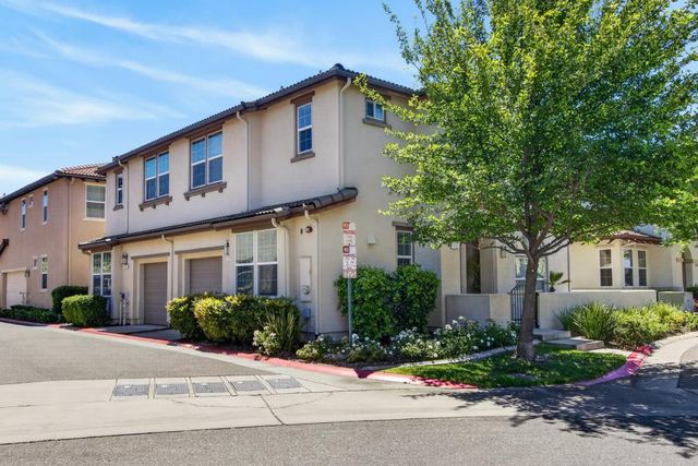 114 Barnhill Dr, Folsom, CA 95630