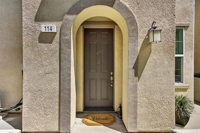 114 Barnhill Dr, Folsom, CA 95630