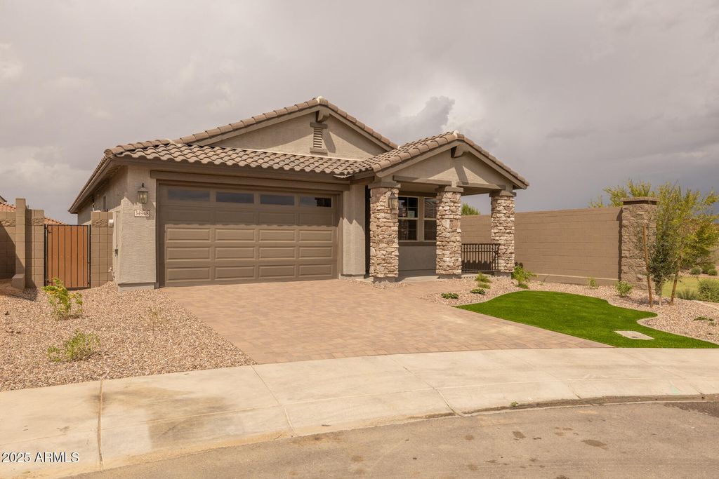 Image 2 of property listing at 34948 N Hawley Drive, San Tan Valley, AZ 85144