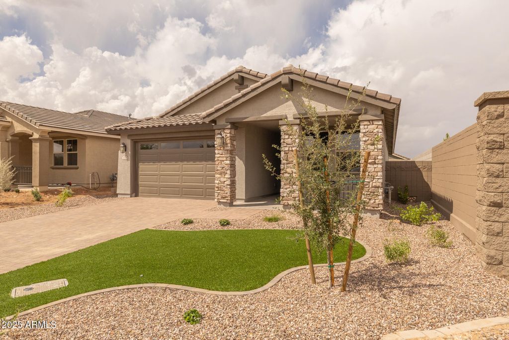 Image 3 of property listing at 34948 N Hawley Drive, San Tan Valley, AZ 85144
