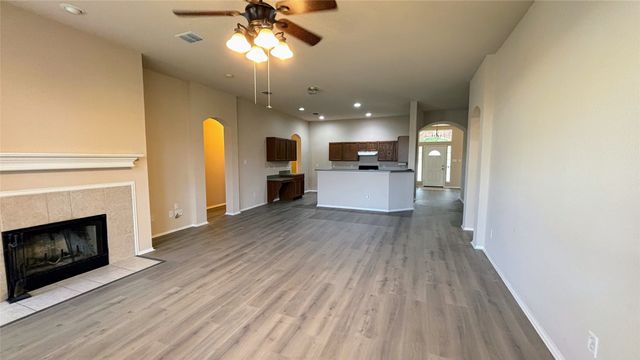 2007 Walnut Hills Lane, Mansfield, TX 76063