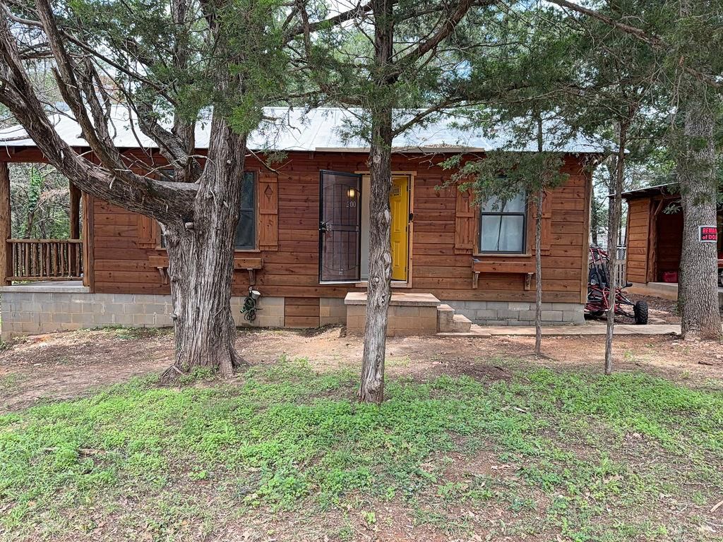 200 Arrowhead DR, Smithville, TX 78957