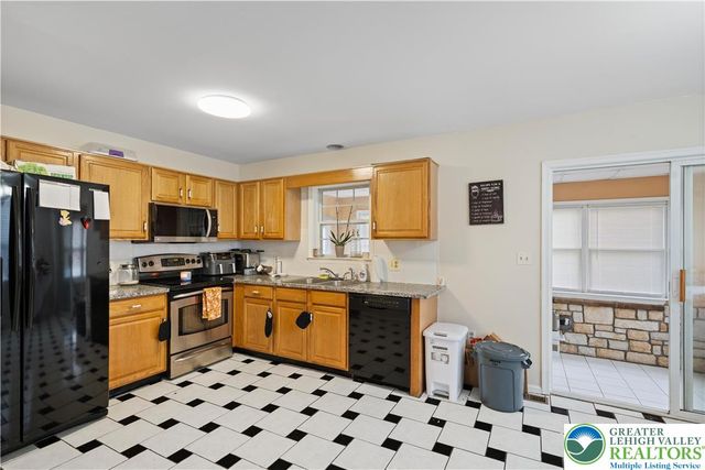 30 Crown Drive, Forks Twp, PA 18040