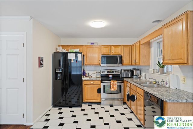 30 Crown Drive, Forks Twp, PA 18040