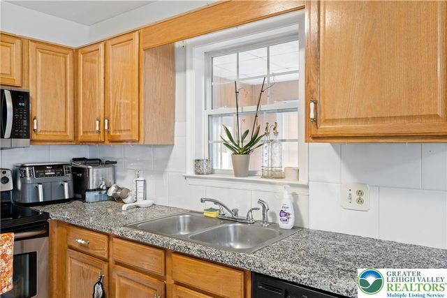 30 Crown Drive, Forks Twp, PA 18040