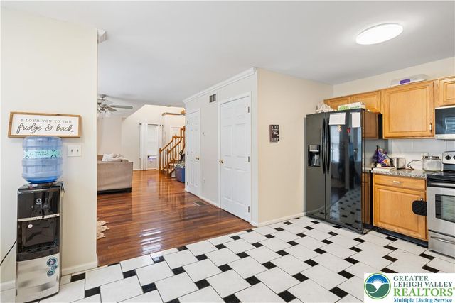 30 Crown Drive, Forks Twp, PA 18040