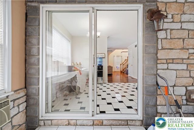 30 Crown Drive, Forks Twp, PA 18040