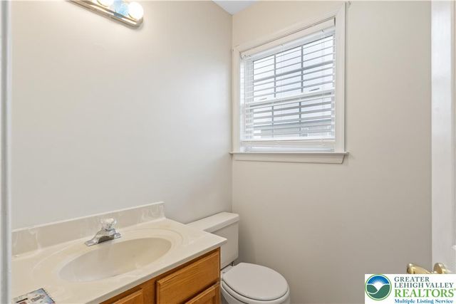 30 Crown Drive, Forks Twp, PA 18040