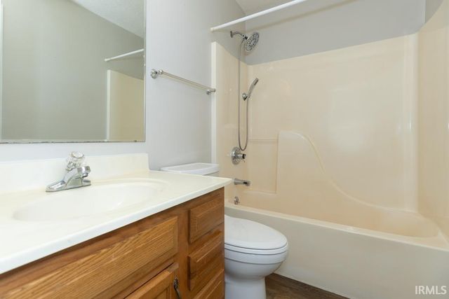 1719 Seasons Ridge Boulevard, Evansville, IN 47715