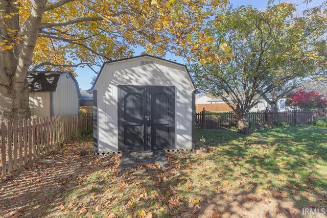 1719 Seasons Ridge Boulevard, Evansville, IN 47715