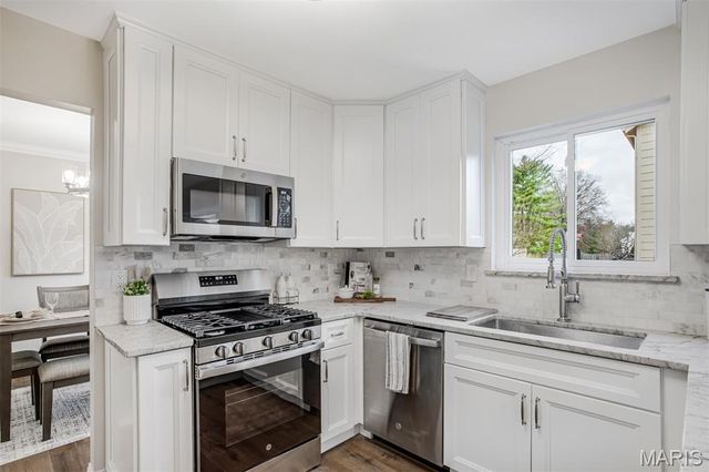 190 Oakbriar Farm Drive, Ballwin, MO 63021