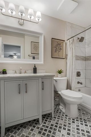 190 Oakbriar Farm Drive, Ballwin, MO 63021