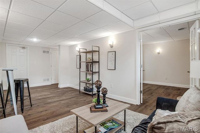 190 Oakbriar Farm Drive, Ballwin, MO 63021