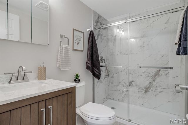 190 Oakbriar Farm Drive, Ballwin, MO 63021