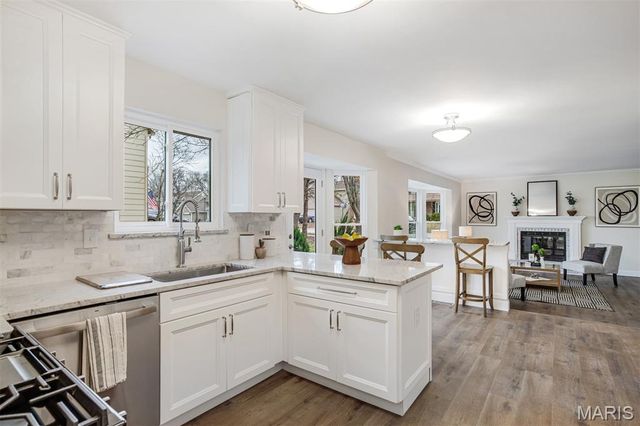 190 Oakbriar Farm Drive, Ballwin, MO 63021