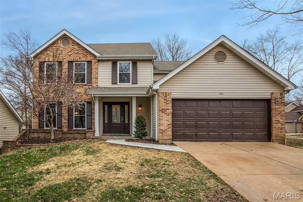 190 Oakbriar Farm Drive, Ballwin, MO 63021