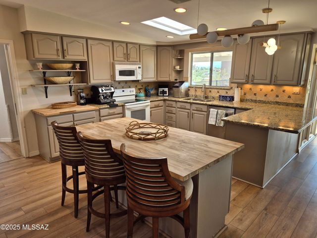 5665 E Camino Del Celador, Tucson, AZ 85750