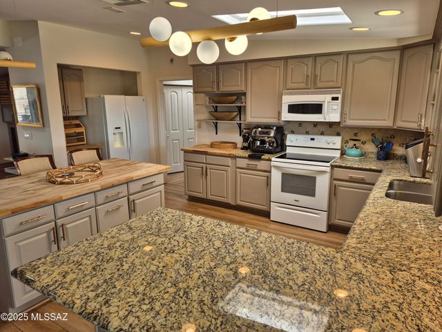 5665 E Camino Del Celador, Tucson, AZ 85750