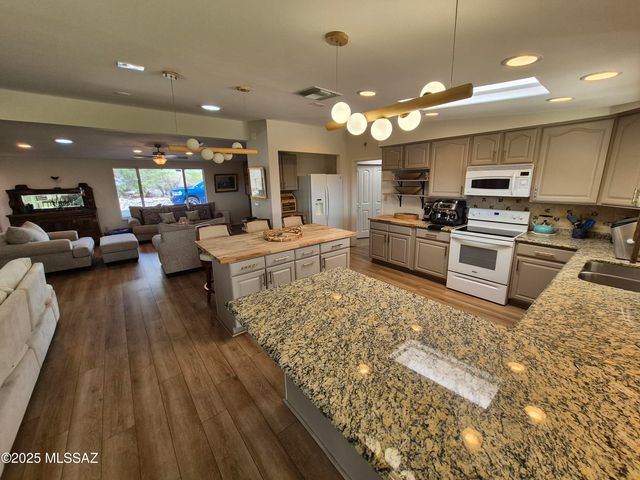 5665 E Camino Del Celador, Tucson, AZ 85750