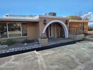 5665 E Camino Del Celador, Tucson, AZ 85750