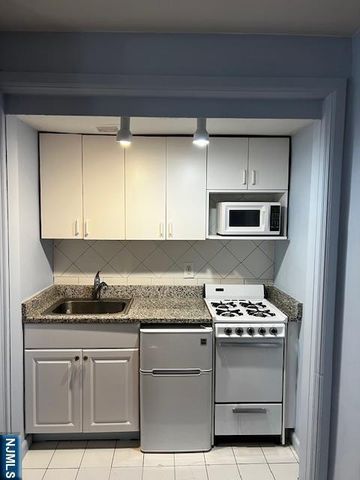 3021 Edwin Avenue 1J, Fort Lee, NJ 07024