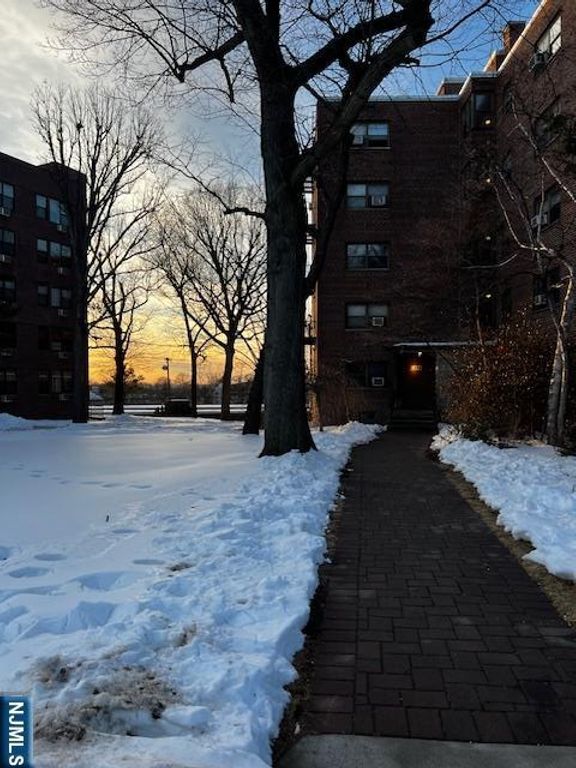 3021 Edwin Avenue 1J, Fort Lee, NJ 07024