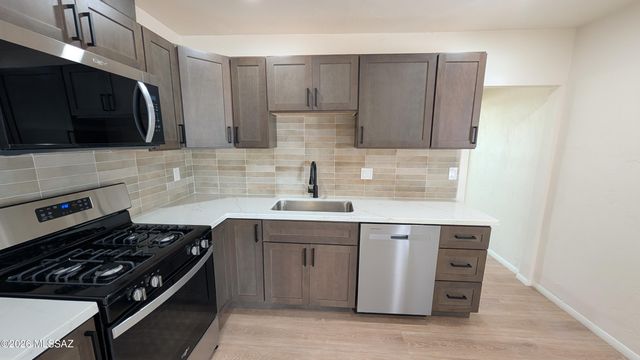 3201 E 24th Street, Tucson, AZ 85713