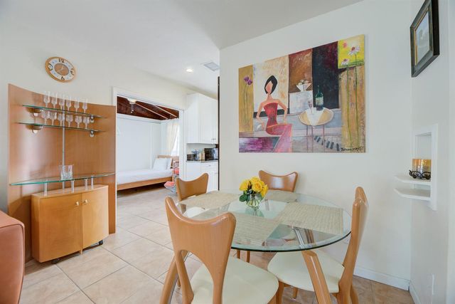 1136 NE 17th Way 1-2, Fort Lauderdale, FL 33304