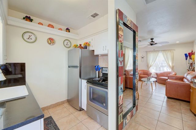 1136 NE 17th Way 1-2, Fort Lauderdale, FL 33304