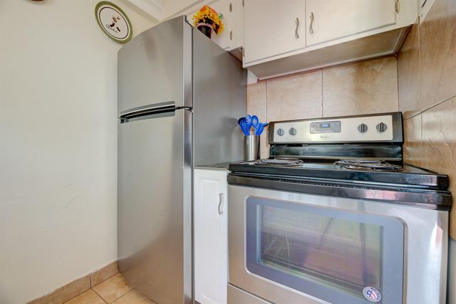 1136 NE 17th Way 1-2, Fort Lauderdale, FL 33304