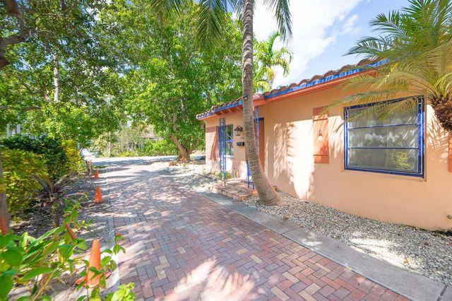 1136 NE 17th Way 1-2, Fort Lauderdale, FL 33304