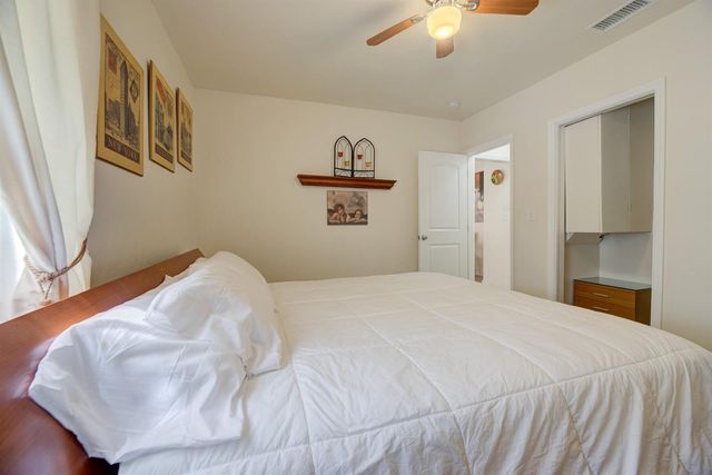 1136 NE 17th Way 1-2, Fort Lauderdale, FL 33304