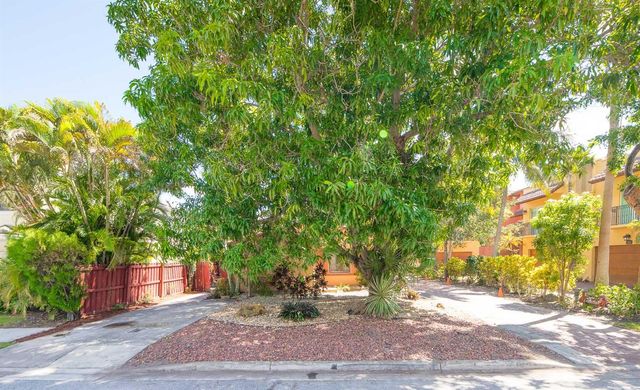 1136 NE 17th Way 1-2, Fort Lauderdale, FL 33304