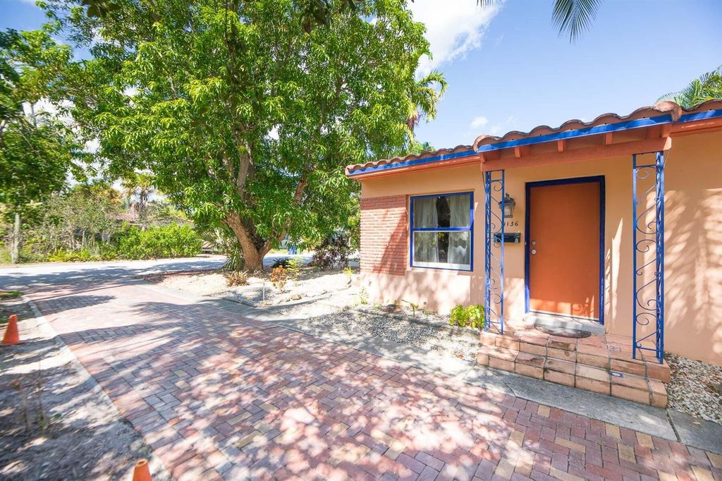 1136 NE 17th Way 1-2, Fort Lauderdale, FL 33304