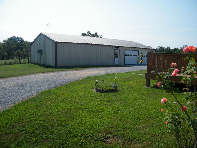 4448 Akersville Rd, Lafayette, TN 37083