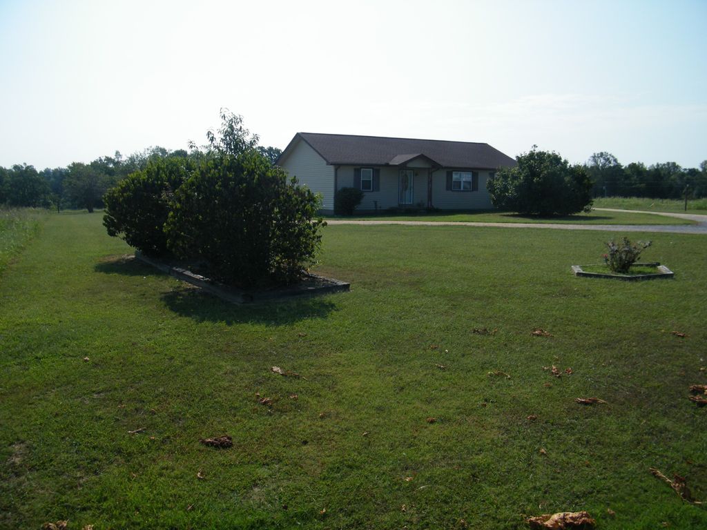 4448 Akersville Rd, Lafayette, TN 37083