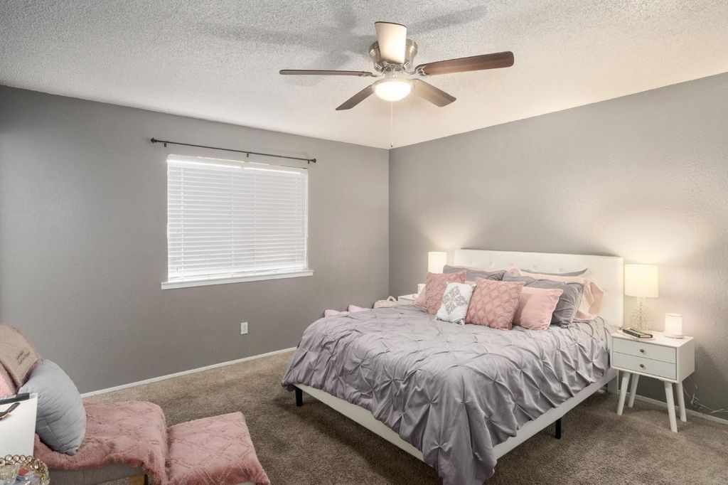 Image 12 of property listing at 991 7th Avenue Drive, Kingsburg, CA 93631