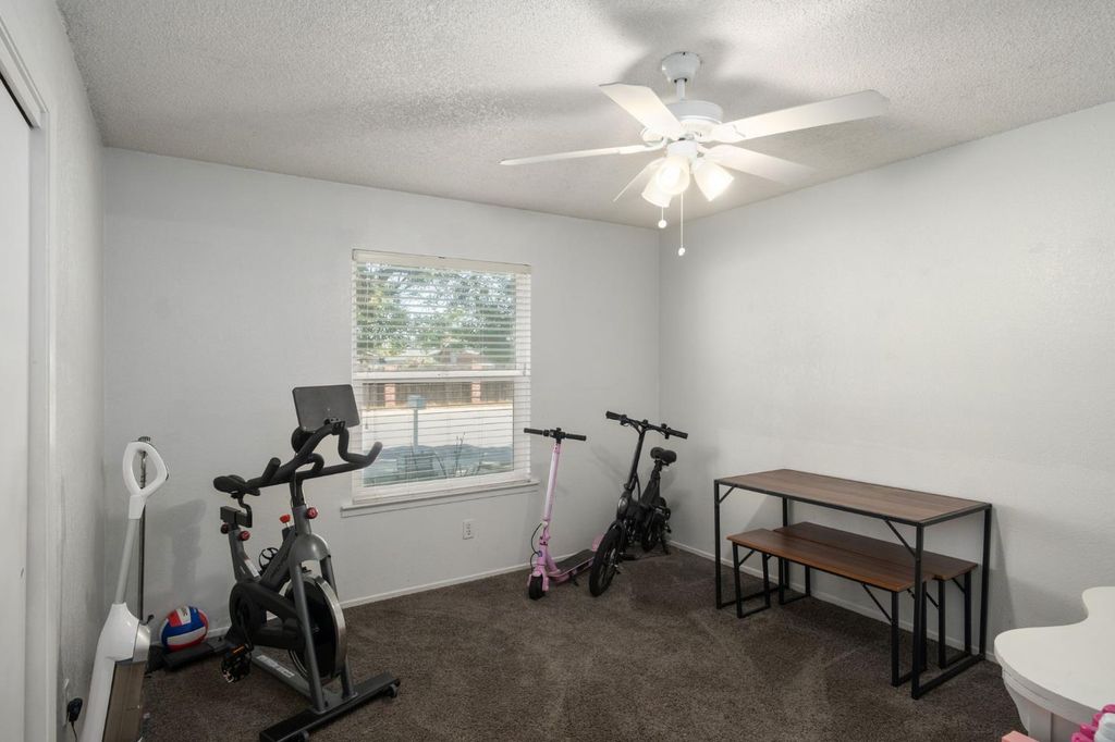Image 15 of property listing at 991 7th Avenue Drive, Kingsburg, CA 93631