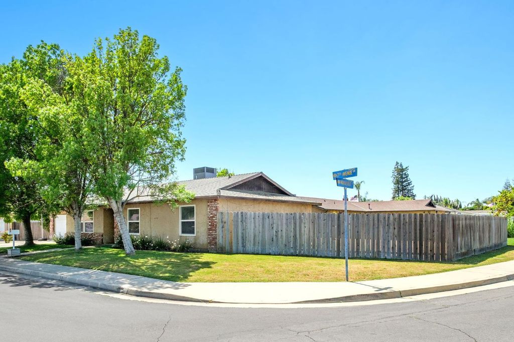 Image 23 of property listing at 991 7th Avenue Drive, Kingsburg, CA 93631