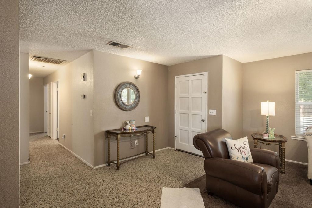 Image 3 of property listing at 991 7th Avenue Drive, Kingsburg, CA 93631