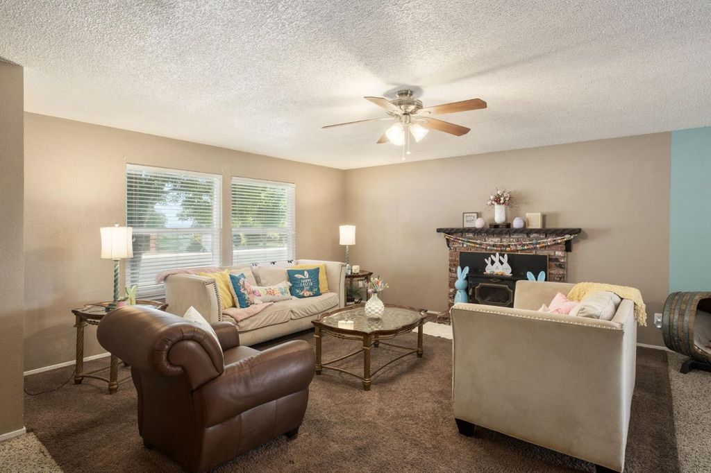 Image 4 of property listing at 991 7th Avenue Drive, Kingsburg, CA 93631