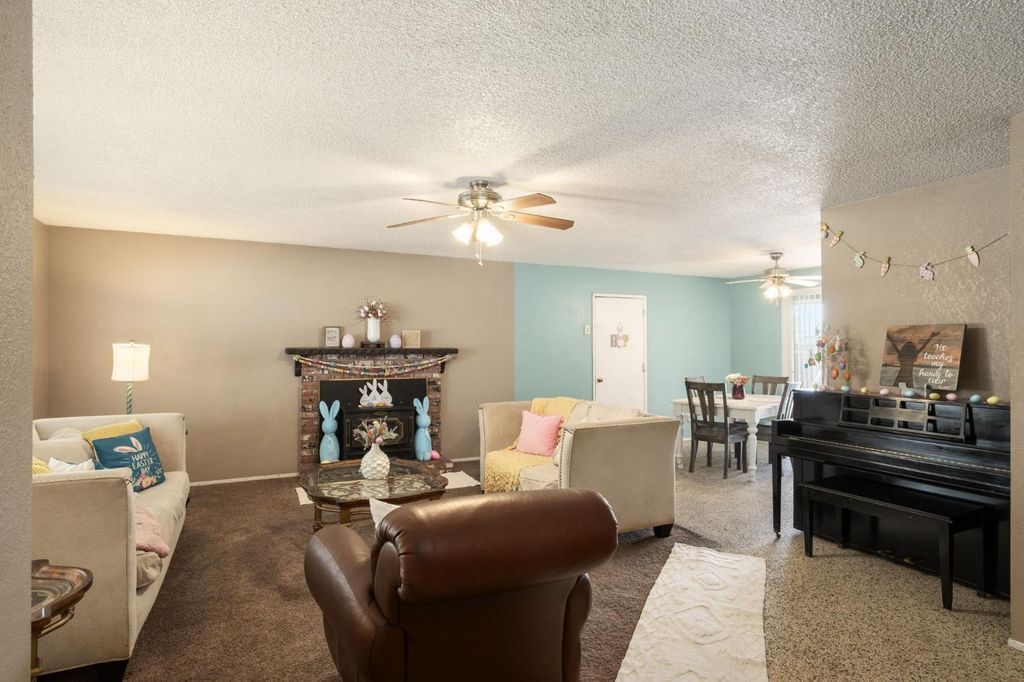 Image 5 of property listing at 991 7th Avenue Drive, Kingsburg, CA 93631
