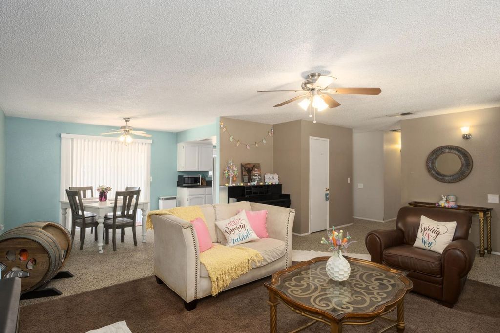 Image 6 of property listing at 991 7th Avenue Drive, Kingsburg, CA 93631