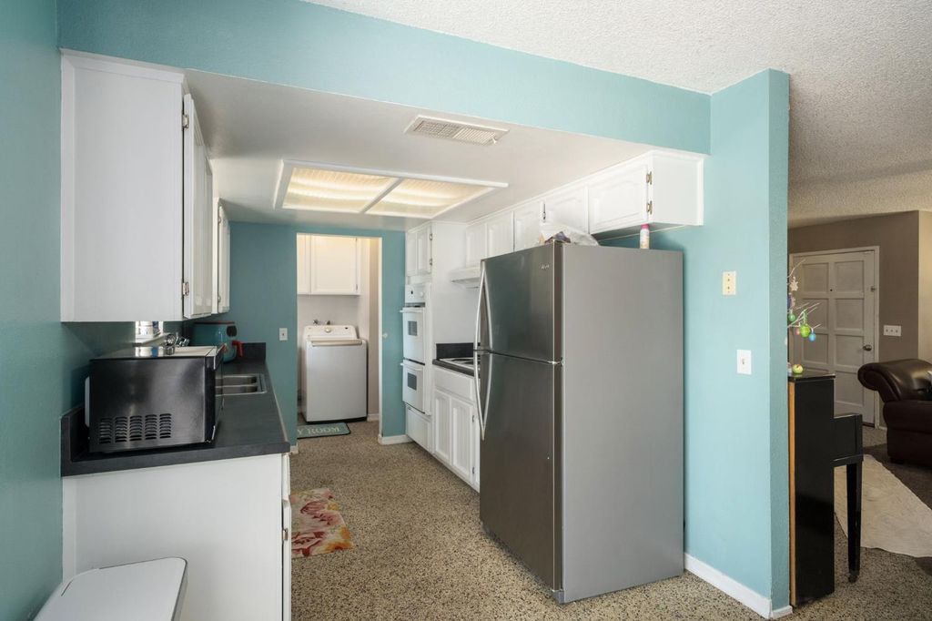 Image 9 of property listing at 991 7th Avenue Drive, Kingsburg, CA 93631