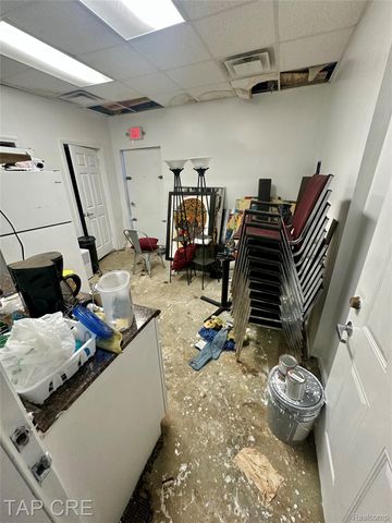 16417 E Warren Avenue, Detroit, MI 48224