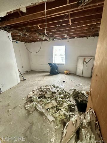 16417 E Warren Avenue, Detroit, MI 48224
