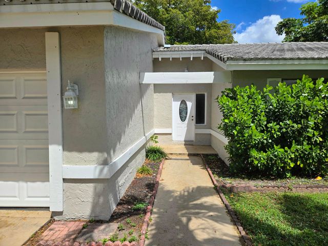 3921 NW 114th Avenue, Coral Springs, FL 33065