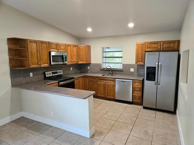 3921 NW 114th Avenue, Coral Springs, FL 33065