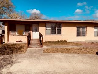 502 W Avenue A Ave, Kingsville, TX 78363