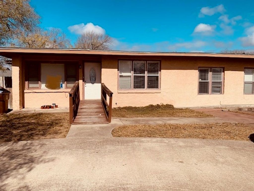 502 W Avenue A Ave, Kingsville, TX 78363